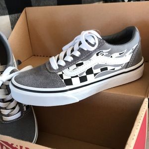 NEW VANS Ward Boys Sneakers, Flame Check, Size 13Y